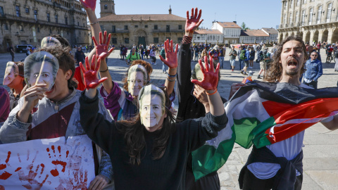 1/06/2024. Estudiantes manifestándose ante la llegada de Ursula von der Leyen en Santiago de Compostela. 1/06/2024. Estudiantes manifestándose ante la llegada de Ursula von der Leyen en Santiago de Compostela.