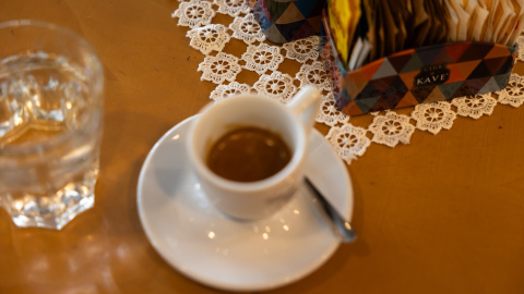 café