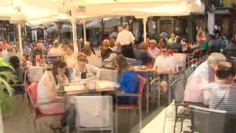 Las terrazas invaden las aceras de Madrid Las terrazas invaden las aceras de Madrid