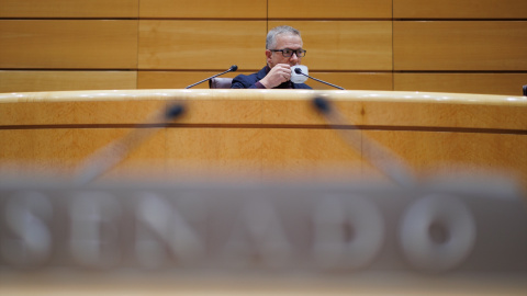 Ander Gil, presidente del Senado, tomando un café Ander Gil, presidente del Senado, tomando un café