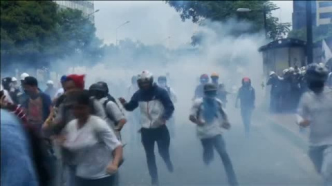 Un adolescente muerto en la protestas en Venezuela eleva la cifra a 67 pérdidas en la lucha contra Maduro Un adolescente muerto en la protestas en Venezuela eleva la cifra a 67 pérdidas en la lucha contra Maduro