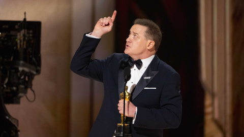 El actor Brendan Fraser recibe el premio Oscar como mejor actor protagonista El actor Brendan Fraser recibe el premio Oscar como mejor actor protagonista