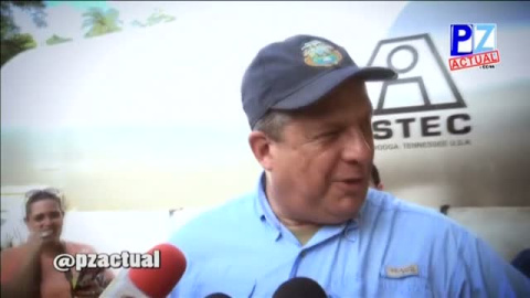 El presidente de Costa Rica se traga una avispa cuando atendía a la prensa El presidente de Costa Rica se traga una avispa cuando atendía a la prensa