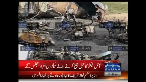 Más de 120 muertos en la explosión de un camión cisterna en Pakistán Más de 120 muertos en la explosión de un camión cisterna en Pakistán