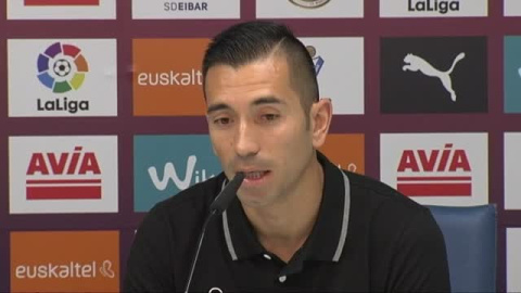 El Eibar presenta oficialmente a Charles El Eibar presenta oficialmente a Charles