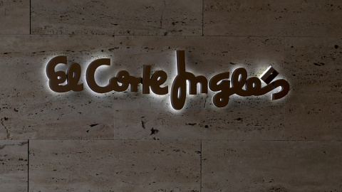el logo del grupo de distribución El Corte Ingles, en una de sus tiendas en Madrid. REUTERS/Sergio Perez. el logo del grupo de distribución El Corte Ingles, en una de sus tiendas en Madrid. REUTERS/Sergio Perez.