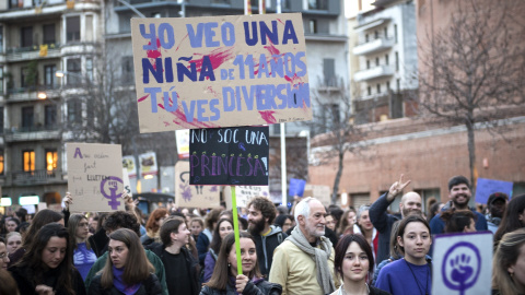 Miles de mujeres protestan durante la manifestación convocada por 8M, a 8 de marzo de marzo de 2023, en Girona, Catalunya (España). Miles de mujeres protestan durante la manifestación convocada por 8M, a 8 de marzo de marzo de 2023, en Girona, Catalunya (España).
