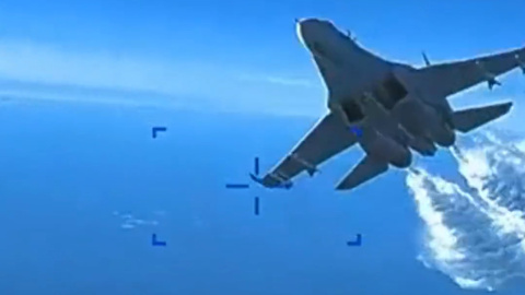 Imagen captada del vídeo divulgado por EEUU del incidente entre un dron suyo y un caza ruso en el mar Negro. Imagen captada del vídeo divulgado por EEUU del incidente entre un dron suyo y un caza ruso en el mar Negro.