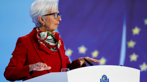 La presidenta del BCE, Christine Lagarde, durante la rueda de prensa para explicar la nueva subida de tipos de interés este 16 de marzo de 2023 en Frankfurt. La presidenta del BCE, Christine Lagarde, durante la rueda de prensa para explicar la nueva subida de tipos de interés este 16 de marzo de 2023 en Frankfurt.