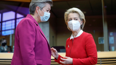 La Comisaria Europea de Asuntos Interiores, Ylva Johansson (L), y la Presidenta de la Comisión Europea, Ursula von der Leyen La Comisaria Europea de Asuntos Interiores, Ylva Johansson (L), y la Presidenta de la Comisión Europea, Ursula von der Leyen
