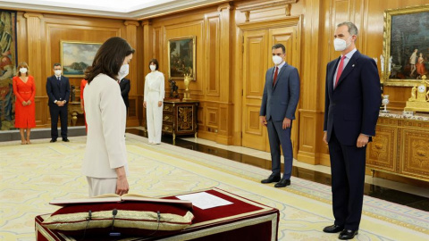 La nueva ministra de Justicia, Pilar Llop, pasa a ocupar su lugar también como Notaria Mayor del Reino. La nueva ministra de Justicia, Pilar Llop, pasa a ocupar su lugar también como Notaria Mayor del Reino.