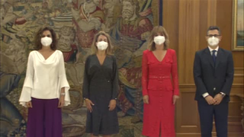 Los nuevos ministros de Sánchez prometen su cargo ante el rey Felipe VI Los nuevos ministros de Sánchez prometen su cargo ante el rey Felipe VI