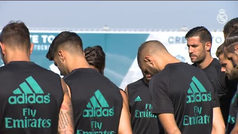 El Real Madrid guarda un minuto de silencio por las víctimas de Barcelona El Real Madrid guarda un minuto de silencio por las víctimas de Barcelona