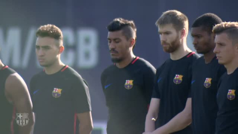 Minuto de silencio en la Ciudad Deportiva del Barça Minuto de silencio en la Ciudad Deportiva del Barça