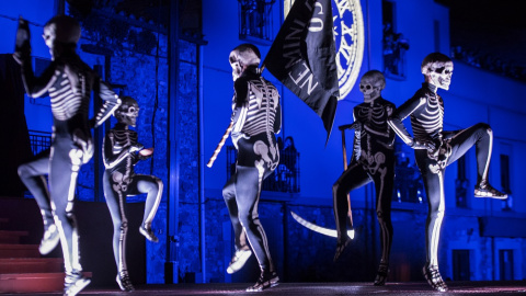 17/06/2022. Participantes vestidos de esqueletos durante la Danza de la muerte, a 14 de abril de 2022, en Verges, Girona, Catalunya. 17/06/2022. Participantes vestidos de esqueletos durante la Danza de la muerte, a 14 de abril de 2022, en Verges, Girona, Catalunya.