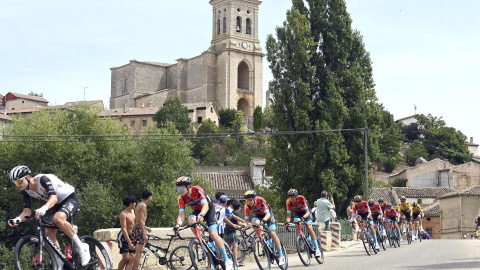 Foto de archivo de varios ciclistas durante la Vuelta Ciclista a Burgos. Foto de archivo de varios ciclistas durante la Vuelta Ciclista a Burgos.