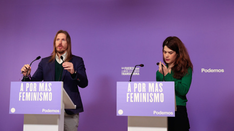 27/03/2023.- Los portavoces de Podemos, Isa Serra y Pablo Fernández, durante la rueda de prensa ofrecida este lunes en la sede de la formación, en Madrid. EFE/ Zipi 27/03/2023.- Los portavoces de Podemos, Isa Serra y Pablo Fernández, durante la rueda de prensa ofrecida este lunes en la sede de la formación, en Madrid. EFE/ Zipi