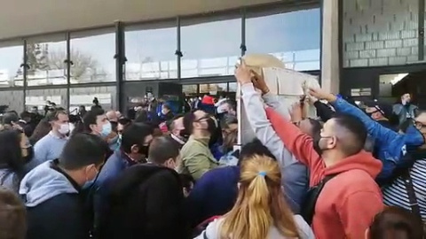 Colombianos en Madrid se quedan sin votar en las elecciones y denuncian trabas en medio del caos Colombianos en Madrid se quedan sin votar en las elecciones y denuncian trabas en medio del caos