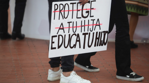 Detalle de un cartel durante la manifestaciones del 8M, a 8 de marzo de 2023 en Málaga.