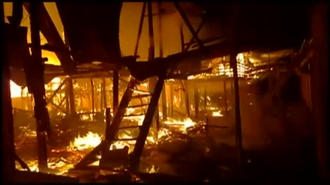 Un incendio arrasa más de 60 casas en la localidad peruana de Iquitos Un incendio arrasa más de 60 casas en la localidad peruana de Iquitos