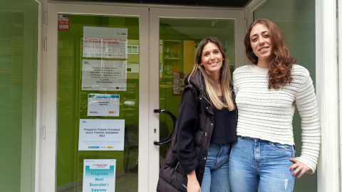 Mercè Amich i Míriam Torres, treballadores socials. Mercè Amich i Míriam Torres, treballadores socials.