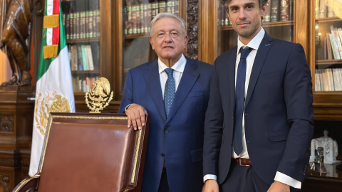 El presidente de México, Andrés López Obrador, y el abogado de Pedro Castillo, Guido Croxatto, tras su reunión en Ciudad de México a 27 de marzo de 2023 El presidente de México, Andrés López Obrador, y el abogado de Pedro Castillo, Guido Croxatto, tras su reunión en Ciudad de México a 27 de marzo de 2023