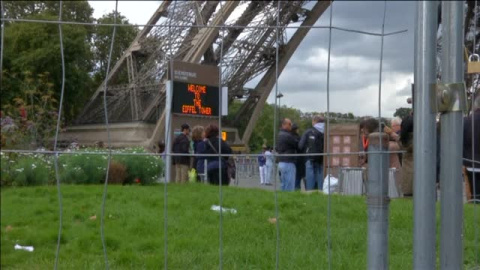 Un muro de cristal antibalas rodeará la Torre Eiffel Un muro de cristal antibalas rodeará la Torre Eiffel
