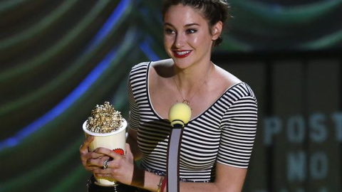 La actriz Shailene Woodley recoge el premio a la Mejor Actuación Femenina por "Bajo la misma estrella"./ REUTERS-Mario Anzuoni