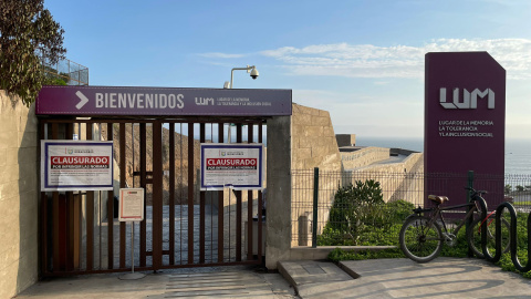 Puerta de acceso al Lugar de la Memoria, la Tolerancia y la Inclusión, clausurado el 28 de marzo en Lima. Puerta de acceso al Lugar de la Memoria, la Tolerancia y la Inclusión, clausurado el 28 de marzo en Lima.