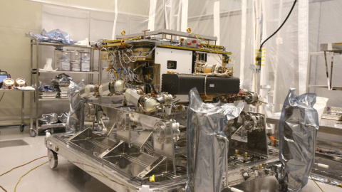El rover Rosalind Franklin de la misión ExoMars de la ESA después de completar las pruebas ambientales y de vacío en Toulouse, Francia. El rover fue probado en una sala limpia para soportar condiciones similares a las de Marte. / ESA El rover Rosalind Franklin de la misión ExoMars de la ESA después de completar las pruebas ambientales y de vacío en Toulouse, Francia. El rover fue probado en una sala limpia para soportar condiciones similares a las de Marte. / ESA