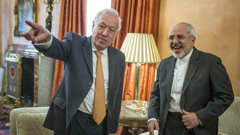 El ministro español de Exteriores, José Manuel García-Margallo, conversa con su homólogo de Irán, Mohamad Yavad Zarif. - EFE El ministro español de Exteriores, José Manuel García-Margallo, conversa con su homólogo de Irán, Mohamad Yavad Zarif. - EFE