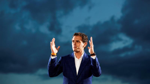 El candidato de Ciudadanos a la presidencia del Gobierno, Albert Rivera, interviene en un acto de campaña en Barcelona.EFE/Alejandro García El candidato de Ciudadanos a la presidencia del Gobierno, Albert Rivera, interviene en un acto de campaña en Barcelona.EFE/Alejandro García
