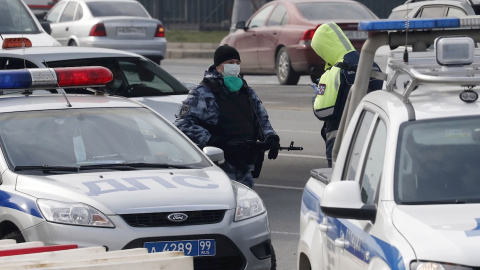 13/04/2020.- Control de la Policía rusa en Moscú por la emergencia por el coronavirus. / EFE 13/04/2020.- Control de la Policía rusa en Moscú por la emergencia por el coronavirus. / EFE