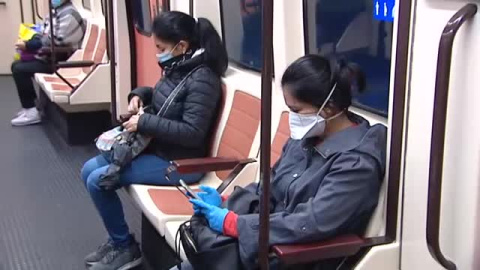 Los viajeros miden cada gesto cuando van a utilizar el transporte público Los viajeros miden cada gesto cuando van a utilizar el transporte público