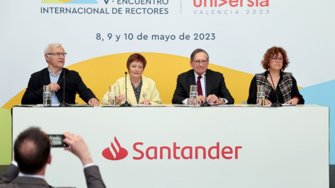 Presentación del V Encuentro de Internacional de Rectores Universia. De izquierda a derecha: Joan Ribó, Mavi Mestre, Matías Rodríguez Inciarte y Josefina Bueno. Presentación del V Encuentro de Internacional de Rectores Universia. De izquierda a derecha: Joan Ribó, Mavi Mestre, Matías Rodríguez Inciarte y Josefina Bueno.
