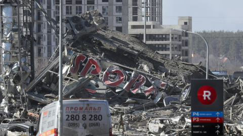 Vista general del centro comercial objeto de un ataque ruso en Kiev. Vista general del centro comercial objeto de un ataque ruso en Kiev.