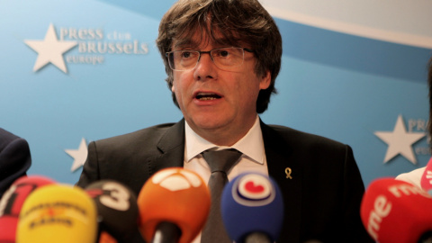 02/05/2019.- El expresidente de la Generalitat Carles Puigdemont durante la rueda de prensa en Bélgica. / EFE - ANA BELINCHÓN 02/05/2019.- El expresidente de la Generalitat Carles Puigdemont durante la rueda de prensa en Bélgica. / EFE - ANA BELINCHÓN