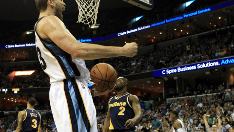 El jugador de Grizzlies Marc Gasol celebra una canasta esta noche ante los Pacers. /EFE El jugador de Grizzlies Marc Gasol celebra una canasta esta noche ante los Pacers. /EFE