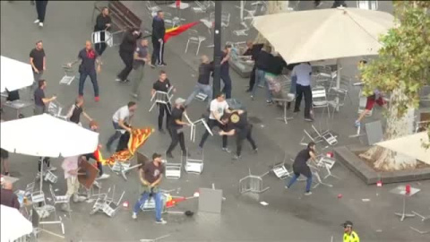 Violentos incidentes entre ultras en Barcelona Violentos incidentes entre ultras en Barcelona