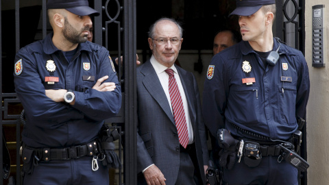 Rodrigo Rato, a la salida de su despacho tras el registro. REUTERS/Andrea Comas