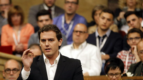 El líder de Ciutadans, Albert Rivera, durante la sesión de control al ejecutivo catalán en el Parlament. EFE/Alberto Estévez El líder de Ciutadans, Albert Rivera, durante la sesión de control al ejecutivo catalán en el Parlament. EFE/Alberto Estévez