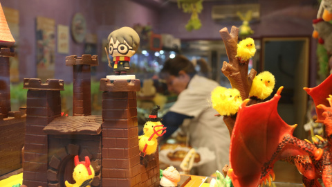 La pastisseria Paic-Stop Sucre de Barcelona, vista des de l'aparador La pastisseria Paic-Stop Sucre de Barcelona, vista des de l'aparador