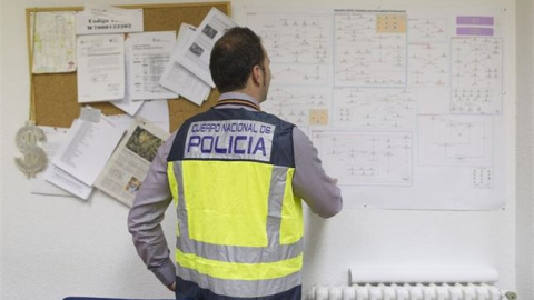 Un Jefe de grupo de la UDEF ante el organigrama de la estructura de una se sus investigaciones. E.P. Un Jefe de grupo de la UDEF ante el organigrama de la estructura de una se sus investigaciones. E.P.