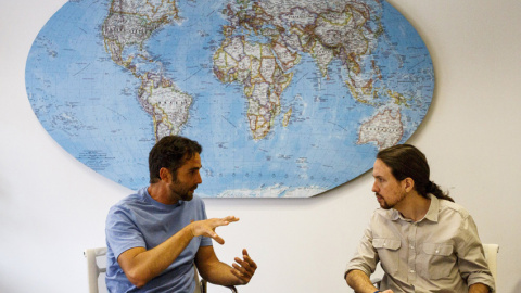 El informático Hervé Falciani y el secretario general de Podemos, Pablo Iglesias. REUTERS