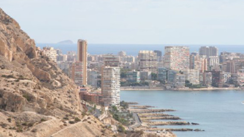 Imagen de edificios en la costa alicantina, en Albufereta. / Sinc Imagen de edificios en la costa alicantina, en Albufereta. / Sinc