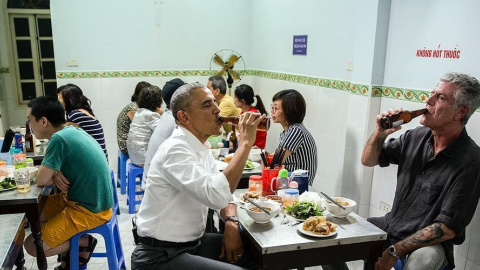 Barack Obama con el chef Anthony Bourdain en Vietnam. PETE SOUZA / WHITE HOUSE Barack Obama con el chef Anthony Bourdain en Vietnam. PETE SOUZA / WHITE HOUSE