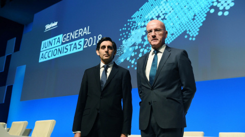 El presidente de Telefónica, José María Álvarez-Pallete (i) y el consejero delegado de la multinacional, Ángel Vilà, momentos antes de la junta de accionistas. EFE/ Fernando Villar El presidente de Telefónica, José María Álvarez-Pallete (i) y el consejero delegado de la multinacional, Ángel Vilà, momentos antes de la junta de accionistas. EFE/ Fernando Villar