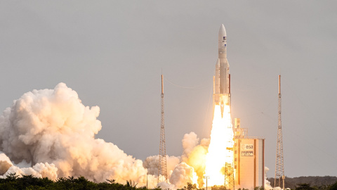 La misión Juice de la Agencia Espacial Europea despega para explorar las lunas heladas y oceánicas de Júpiter, a 14 de abril de 2023, en la Guayana Francesa. La misión Juice de la Agencia Espacial Europea despega para explorar las lunas heladas y oceánicas de Júpiter, a 14 de abril de 2023, en la Guayana Francesa.