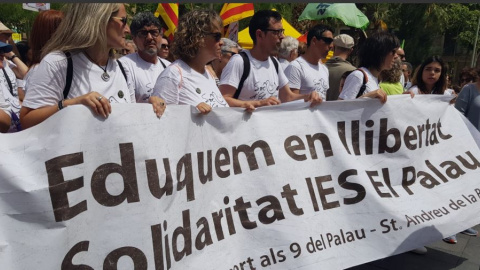 Manifestació de membres de la comunitat educativa en contra de les acusacions d'adoctrinament a les aules Manifestació de membres de la comunitat educativa en contra de les acusacions d'adoctrinament a les aules