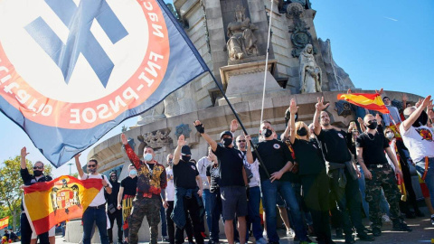(12/10/2021) Miembros del Frente Nacional Identitario en una manifestación el 12 de octubre en Barcelona. Archivo. (12/10/2021) Miembros del Frente Nacional Identitario en una manifestación el 12 de octubre en Barcelona. Archivo.